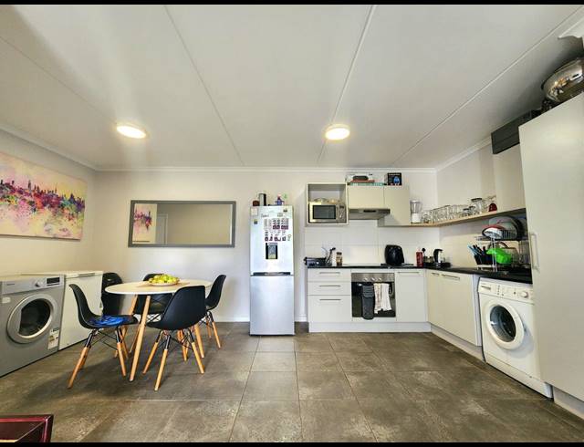 2 BEDROOM APARTMENT TO LET IN BURGUNDY ESTATE